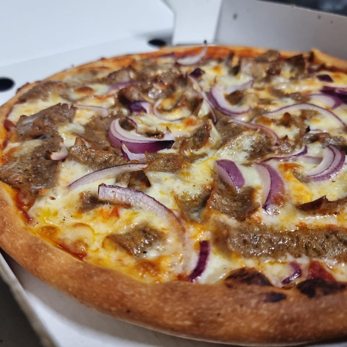 Kebab pizza